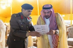 أمير القصيم يتفقّد مدينة حجاج البر في بريدة