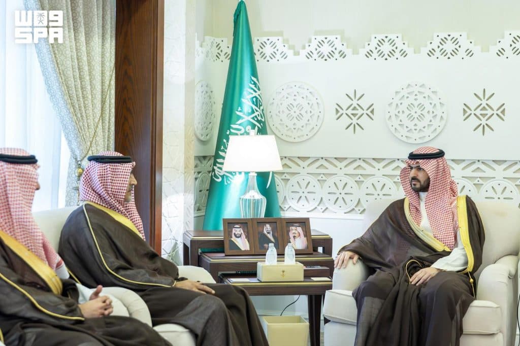 اطّلع على مبادراته وبرامجه.. نائب أمير المنطقة الشرقية يستقبل رئيس اتحاد الغرف السعودية وعددًا من أعضائه