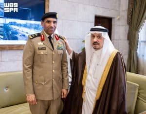 أمير الرياض يقلد قائد قوات أمن المنشآت بالمنطقة رتبته الجديدة