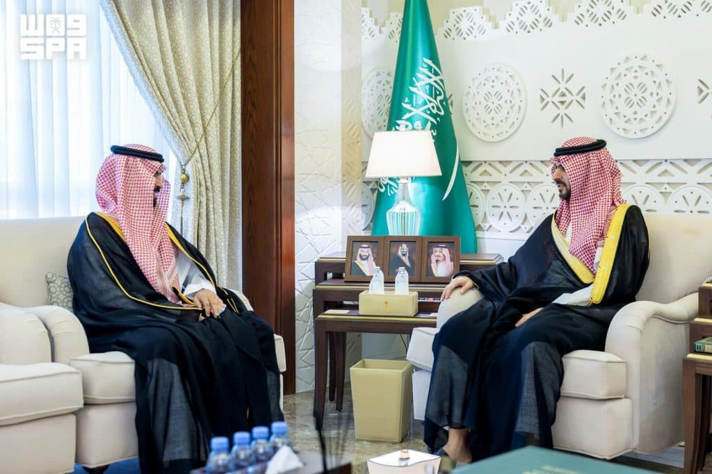 نائب أمير المنطقة الشرقية يستقبل مدير فرع هيئة الزكاة والضريبة والجمارك بالدمام