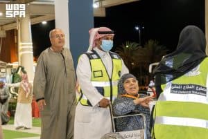 متطوعون من أبناء وبنات تبوك يسخّرون جهودهم لخدمة ضيوف الرحمن بمدينة الحجاج في حالة عمار