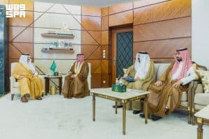 أكدا أهمية البرامج الهادفة لتعزيز الأمن المائي.. أمير الشرقية ونائبه يستقبلان رئيس وأعضاء جمعية “سقياهم” بحفر الباطن