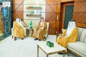 أمير المنطقة الشرقية يستقبل نائب الرئيس لعمليات الموانئ بـ”الساحل الشرقي” ومدير ميناء الملك عبدالعزيز بالدمام