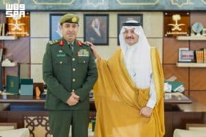 أمير الشرقية يستقبل مدير جوازات المنطقة بمناسبة ترقيته
