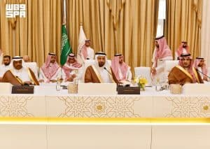وزير الحج والعمرة يلتقي عددًا من المسؤولين ورؤساء مكاتب شؤون الحجاج