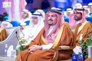 أمير منطقة القصيم يكرّم الطلاب المتميزين