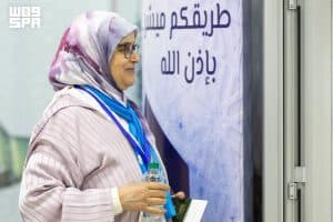 دموع الفرح تسبق الرحلة.. حاجات مغربيات يعشن لحظات الشوق والتأثر في مبادرة “طريق مكة” بالرباط