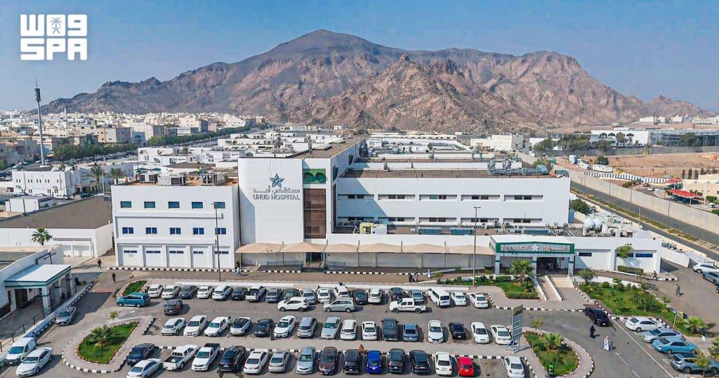 إجراء طبي عاجل يُعيد البصر لحاجة جزائرية في المدينة المنورة
