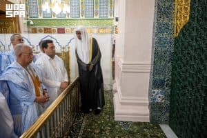 رئيس وزراء موريتانيا يزور المسجد النبوي