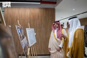 وزير الداخلية يطّلع على منظومة النقل الذكية وغرفة التحكم والتشغيل بالمشاعر المقدسة