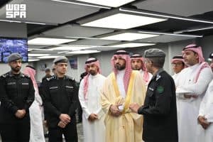 مساعد وزير الداخلية لشؤون التقنية يزور مركز العمليات الأمنية الموحدة (911) بمكة