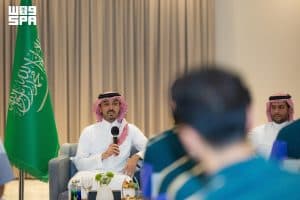 وزير الرياضة ينقل تحيات ولي العهد خلال لقائه بعثة المنتخب السعودي الأول المغادرة للمشاركة في كأس العالم 2026
