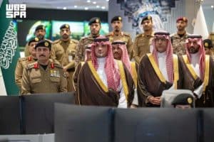وزير الداخلية يقف على سير عمل مركز القيادة والسيطرة لأمن الحج