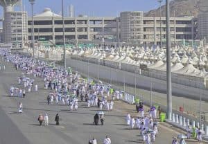استقروا فيه وسط منظومة متكاملة من الخدمات الميدانية والتشغيلية.. نجاح تفويج ضيوف الرحمن لمشعر منى في يوم التروية