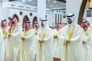 أمير المنطقة الشرقية ونائبه يؤديان صلاة عيد الأضحى مع جموع المصلين