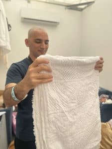 ضيوف برنامج خادم الحرمين للحج يُنوّهون بما يعيشونه من أجواء إيمانية وسط منظومة خدماتية متكاملة