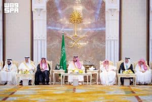 نيابة عن خادم الحرمين .. سمو ولي العهد يستقبل بقصر منى المهنئين بعيد الأضحى