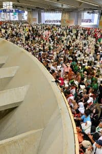 وفق خطة تفويج محكمة بتعاون وتنسيق بين مختلف الجهات المعنية.. حجاج بيت الله الحرام يرمون الجمرات الثلاث في أول أيام التشريق