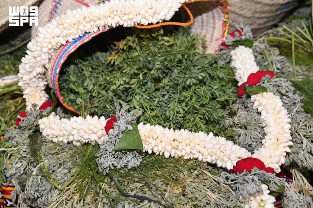 الفُل والنباتات العطرية.. حضورٌ يتجدّد في عيد الأضحى ويزيّن أفراح جازان