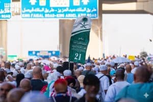 ضيوف برنامج خادم الحرمين الشريفين يرمون الجمرات الثلاث في أول أيام التشريق