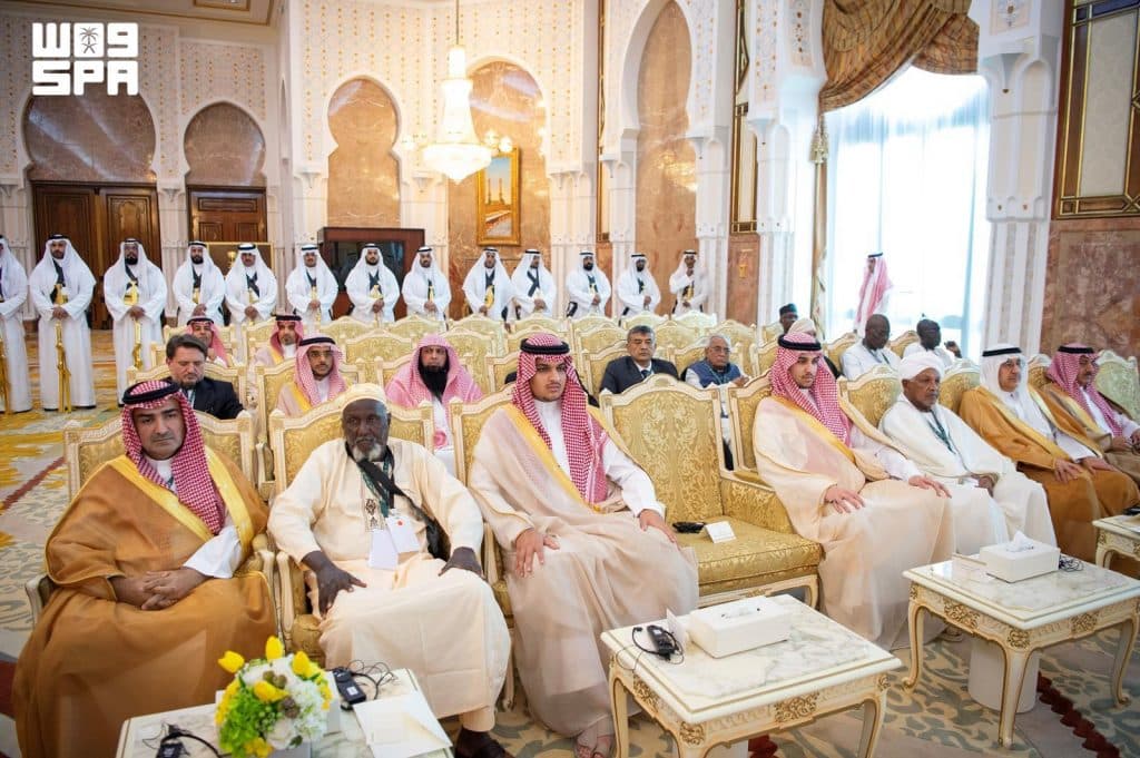 F10136687