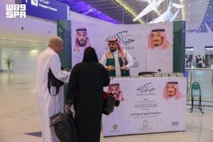 “الشؤون الإسلامية” توزع هدية خادم الحرمين من المصحف الشريف وترجمة معاني القرآن على الحجاج المغادرين لبلادهم عبر مطار جدة الدولي
