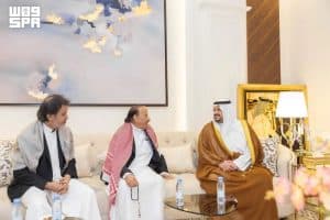 نائب أمير الرياض ينقل تعازي القيادة في وفاة الرئيس اليمني السابق عبدربه منصور هادي
