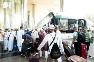 ضيوف برنامج خادم الحرمين يغادرون مكة إلى المدينة