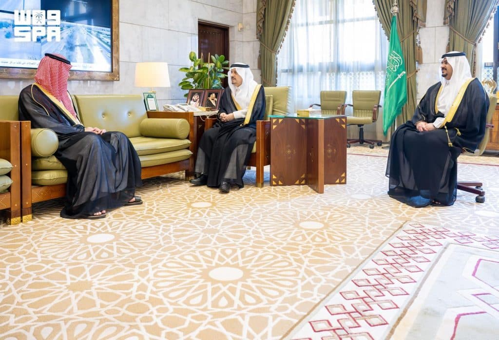 أمير الرياض ونائبه يستقبلان أمين المنطقة