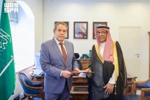 وزير الخارجية يتلقى رسالة خطية من نظيره الروسي