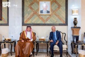 نائب وزير الخارجية يقدم واجب العزاء في وفاة الرئيس اليمني السابق