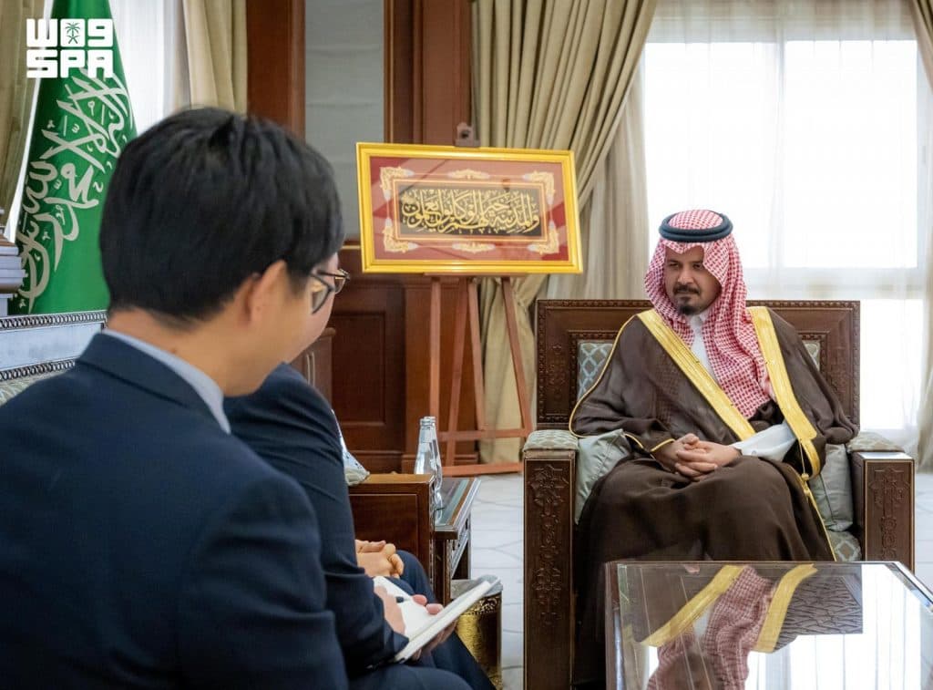 ناقشا الموضوعات ذات الاهتمام المشترك.. أمير المدينة المنورة يستقبل القنصل العام لكوريا في جدة