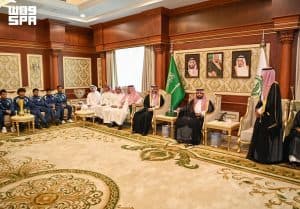 أمير جازان يستقبل فريق متوسطة أحد المسارحة المتوج بكأس نخبة دوري المدارس لكرة القدم للبنين
