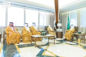 ثمّن جهودهم في تأهيل الكفاءات الوطنية.. أمير المنطقة الشرقية يستقبل مدير معهد الإدارة العامة وعددًا من منسوبيه