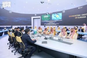 وزير الصناعة يجتمع مع نائب رئيس الوزراء ووزير الخارجية في كازاخستان