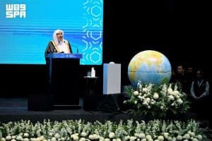 العيسى يؤكد أهمية تمكين الشباب لمواجهة التحديات الأخلاقية للتقنية الحديثة