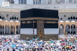 الصمديات والقناديل.. زخارف إسلامية تنسج على كسوة الكعبة لوحة من الجمال والإتقان