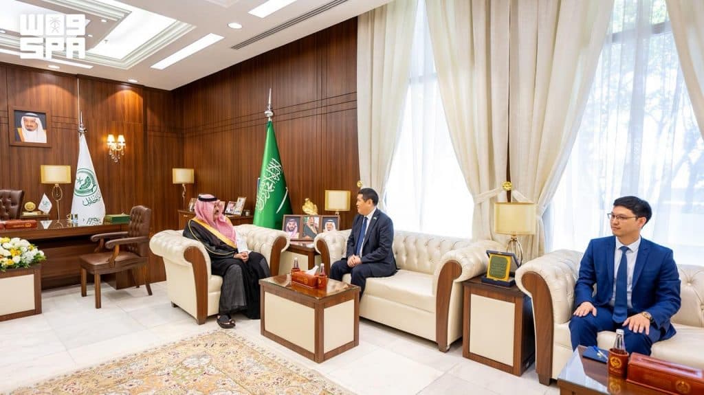 ناقشا عددًا من المواضيع ذات الاهتمام المشترك.. أمير حائل يستقبل السفير الكازاخستاني لدى المملكة