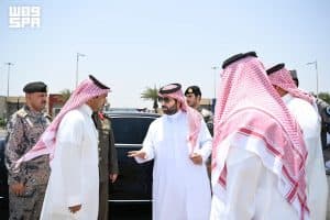 اطلع على الخدمات المقدمة للمستفيدين.. أمير منطقة جازان يتفقد مرسى “الحافة” للصيادين بشاطئ مدينة جيزان