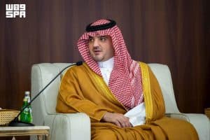 وزير الداخلية يلتقي القيادات الأمنية والعسكرية في منطقة الباحة