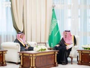 أمير منطقة الباحة يستقبل مدير الاتحاد السعودي للطيران الشراعي ومدير الدفاع المدني بالمنطقة