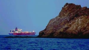 في إطار خطة أطلقتها لمغادرة العالق منها منذ نحو 4 أشهر.. المنظمة البحرية الدولية تؤكد عبور سفن جديدة مضيق هرمز 