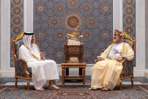سلطان عُمان يلتقي رئيس مجلس الوزراء القطري