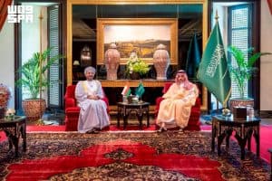 سمو وزير الخارجية يلتقي وزير خارجية عُمان