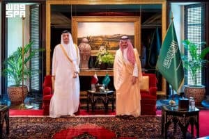 سمو وزير الخارجية يلتقي رئيس مجلس الوزراء وزير خارجية قطر
