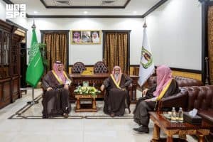 محافظ الطائف يزور مفتي المملكة بمقر الرئاسة العامة للبحوث العلمية والإفتاء بالمحافظة