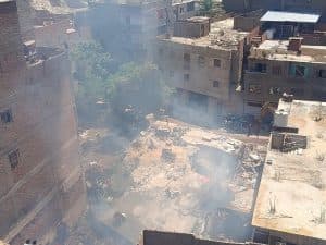 بينهم ضابط وفرد أمن بقوات الدفاع المدني.. حريق هائل بمخزن أخشاب بأحد أحياء القاهرة يقتل ويصيب 18 شخصًا على الأقل