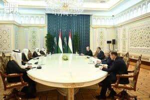 رئيس طاجيكستان يستقبل رئيس مجلس الشورى