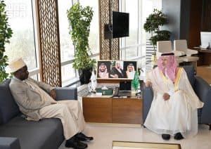 المشرف العام على مركز الملك سلمان للإغاثة يلتقي سفير جمهورية القمر المتحدة لدى المملكة