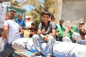 “اغاثي الملك سلمان” يوزّع (176) خيمة في مدينة خان يونس بقطاع غزة